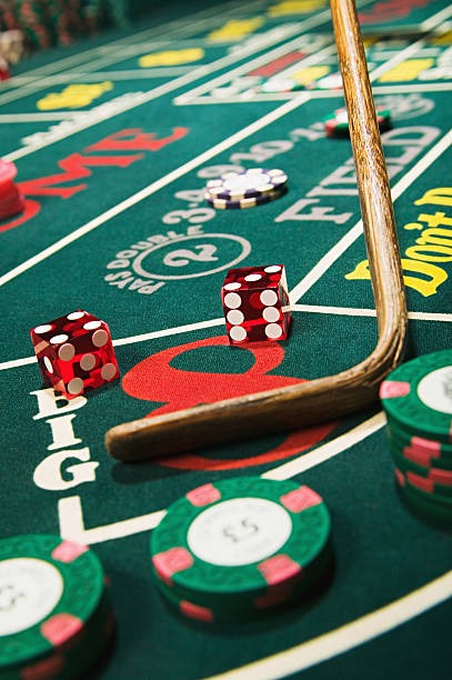 Live dealer table showing Cash Out offer on mobile phone screen